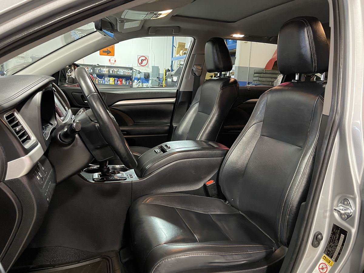 2019 Toyota Highlander XLE - V6 AWD - Celestial Silver Metallic - Multiple Service Records