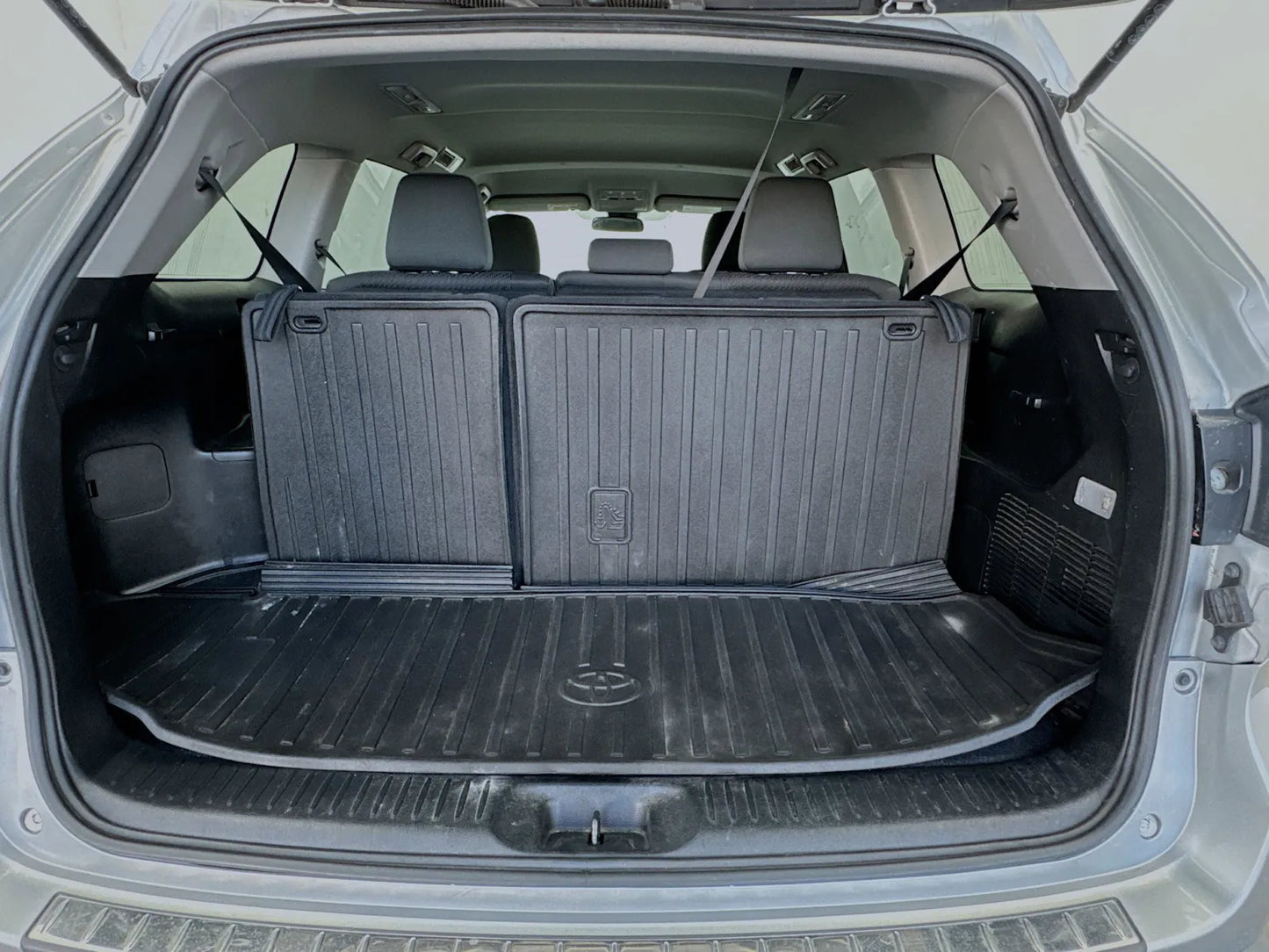 2017 Toyota Highlander LE - 8-Passenger SUV with Advanced Safety Features