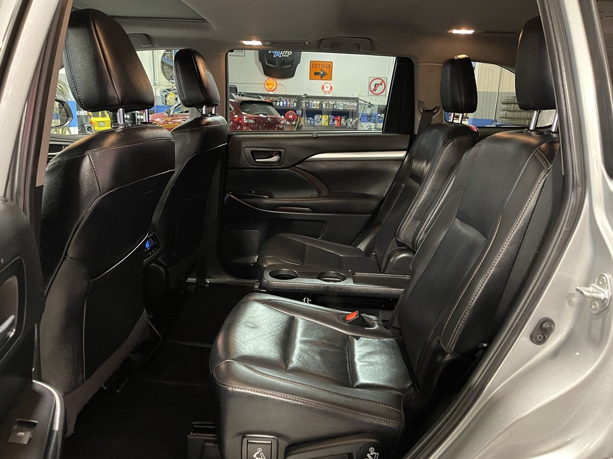 2019 Toyota Highlander XLE - V6 AWD - Celestial Silver Metallic - Multiple Service Records