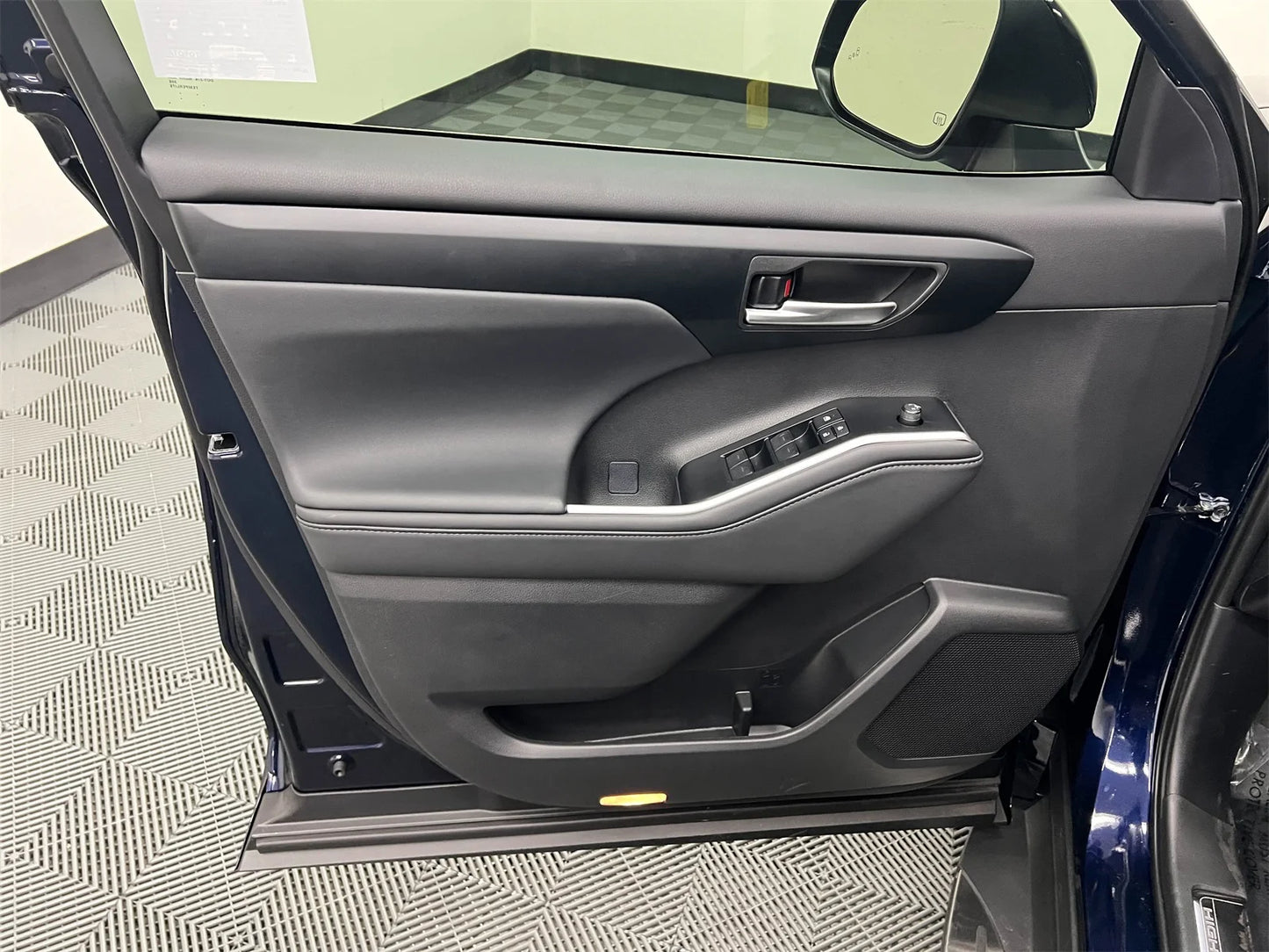 2025 Toyota Highlander XLE - 15 Miles - Blueprint - Toyota Certified