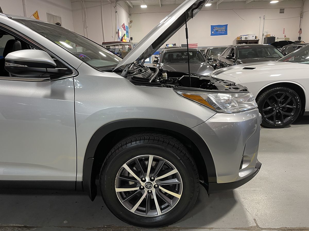 2019 Toyota Highlander XLE - V6 AWD - Celestial Silver Metallic - Multiple Service Records
