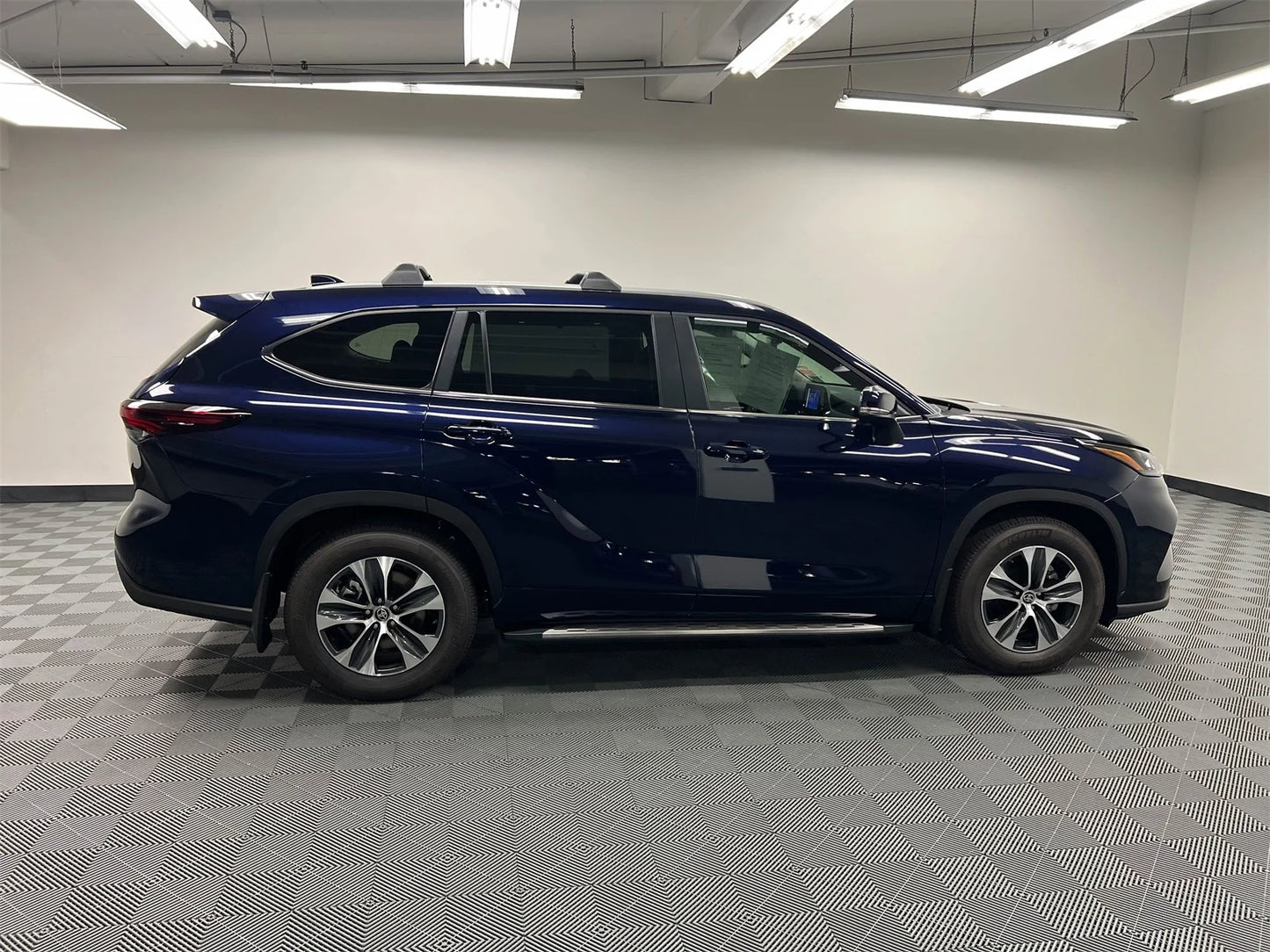 2025 Toyota Highlander XLE - 15 Miles - Blueprint - Toyota Certified