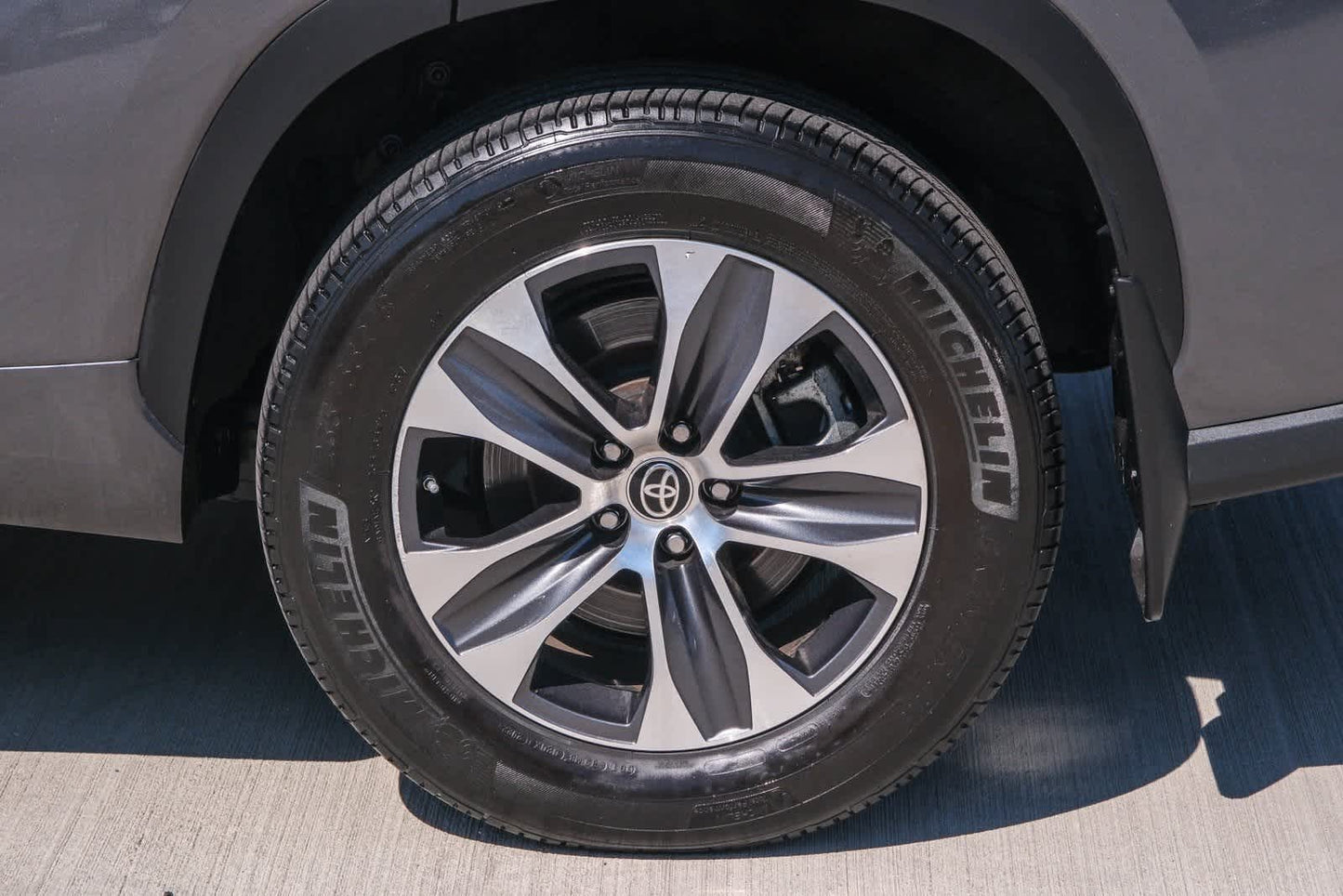 Used 2022 Toyota Highlander XLE - 17,466 Miles