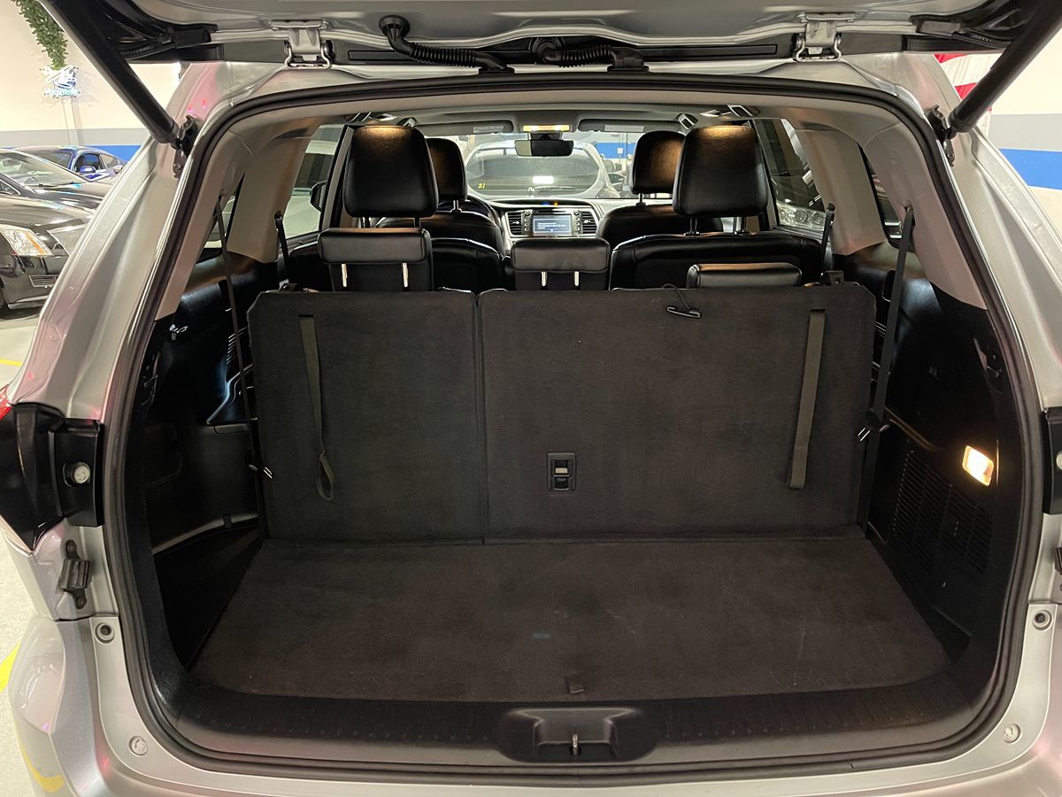 2019 Toyota Highlander XLE - V6 AWD - Celestial Silver Metallic - Multiple Service Records