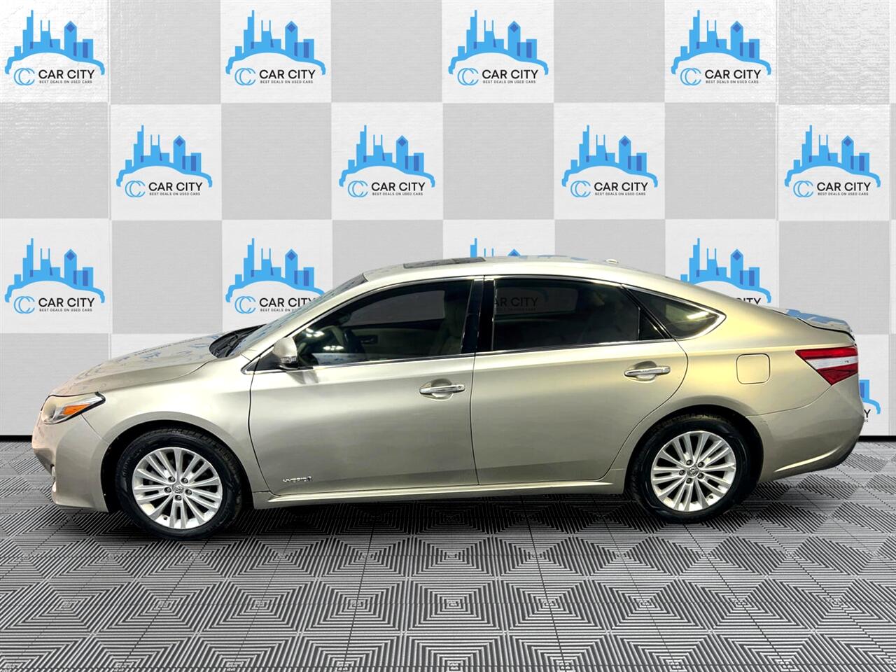 Used 2014 Toyota Avalon Hybrid XLE Premium Sedan - Gold Metallic