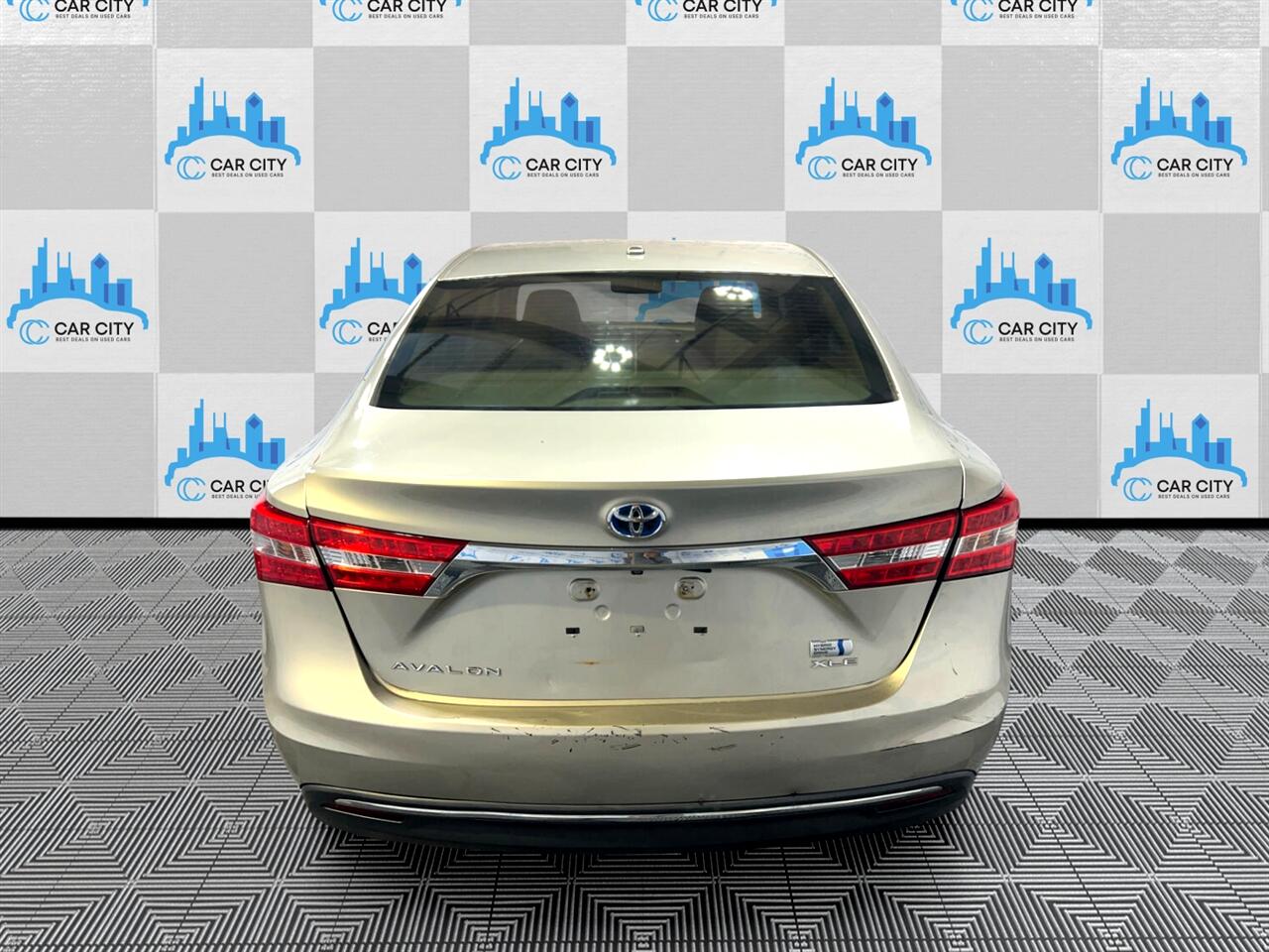 Used 2014 Toyota Avalon Hybrid XLE Premium Sedan - Gold Metallic