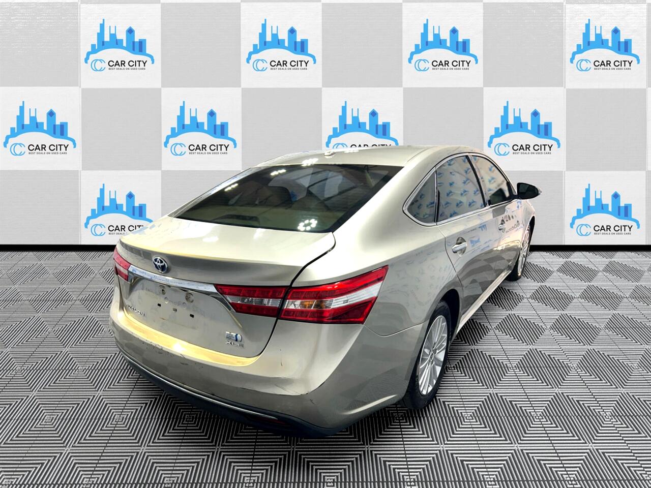 Used 2014 Toyota Avalon Hybrid XLE Premium Sedan - Gold Metallic