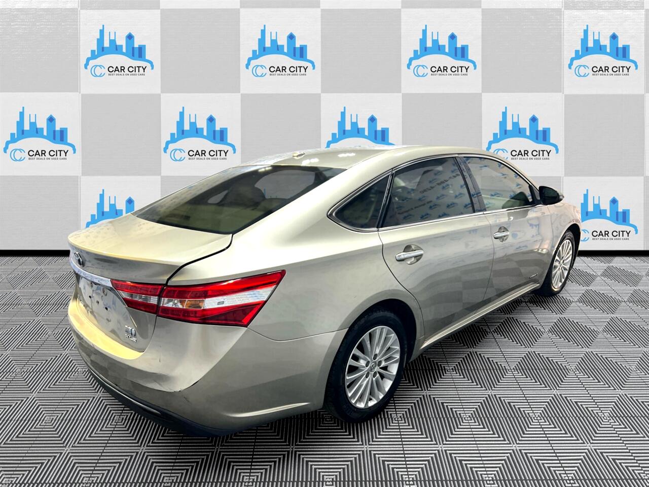 Used 2014 Toyota Avalon Hybrid XLE Premium Sedan - Gold Metallic
