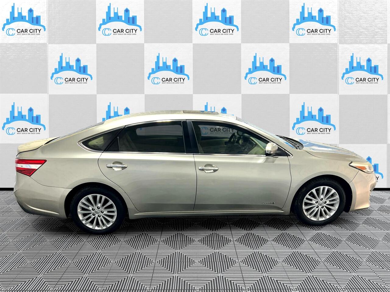 Used 2014 Toyota Avalon Hybrid XLE Premium Sedan - Gold Metallic