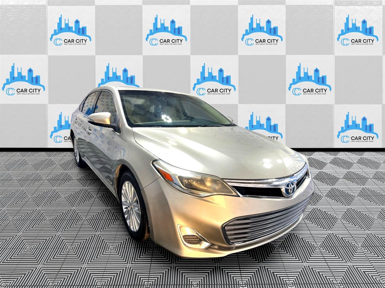 Used 2014 Toyota Avalon Hybrid XLE Premium Sedan - Gold Metallic