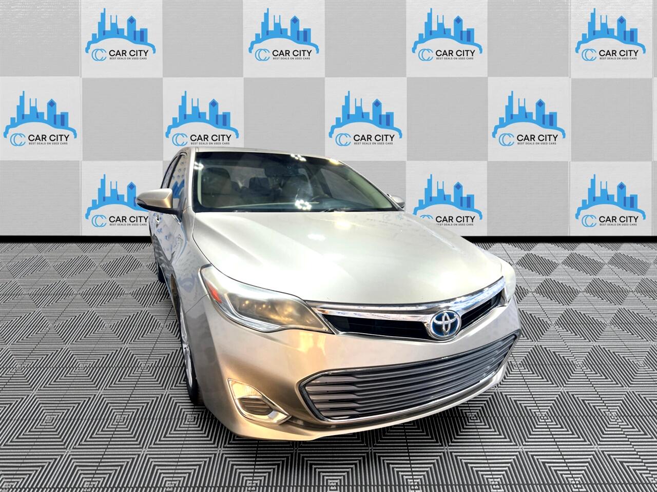 Used 2014 Toyota Avalon Hybrid XLE Premium Sedan - Gold Metallic