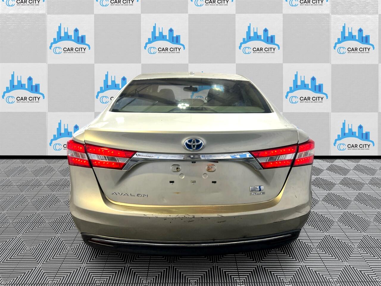 Used 2014 Toyota Avalon Hybrid XLE Premium Sedan - Gold Metallic