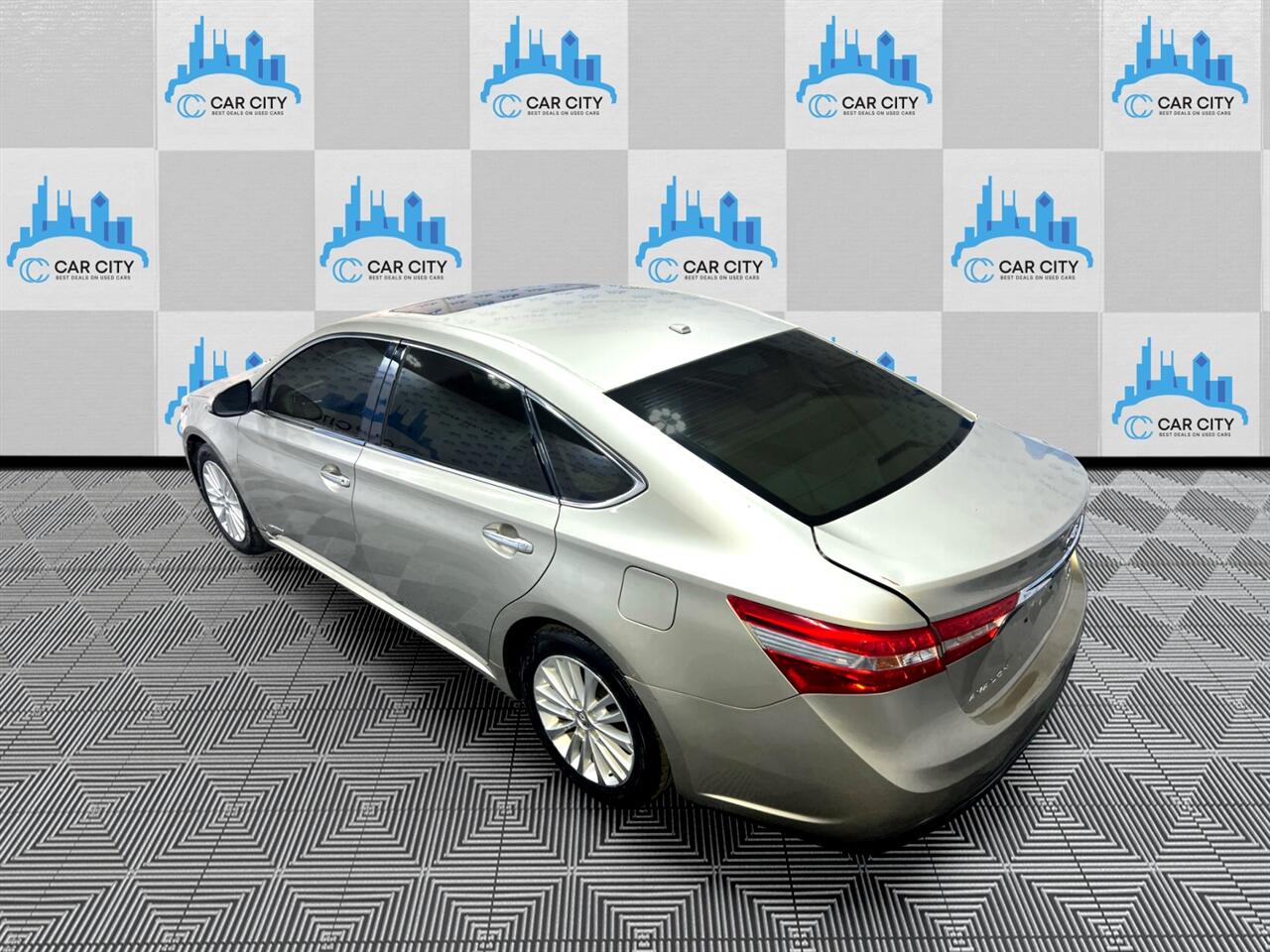 Used 2014 Toyota Avalon Hybrid XLE Premium Sedan - Gold Metallic