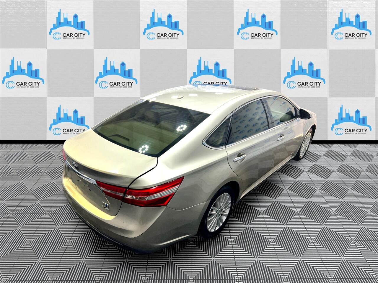 Used 2014 Toyota Avalon Hybrid XLE Premium Sedan - Gold Metallic