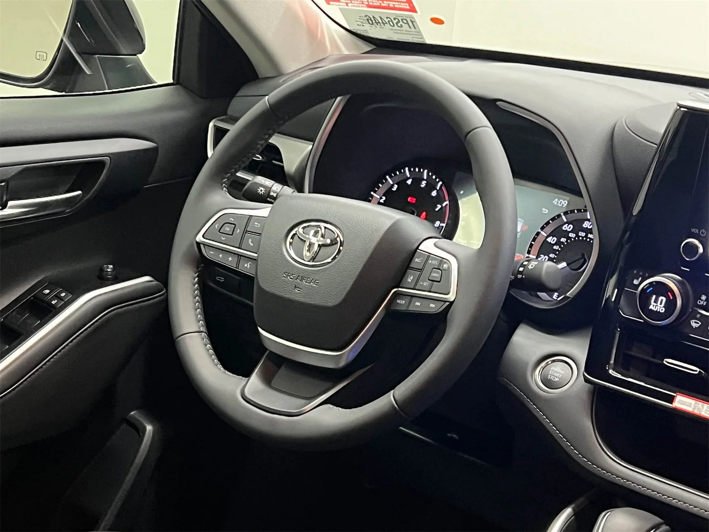 2025 Toyota Highlander XLE - 15 Miles - Blueprint - Toyota Certified