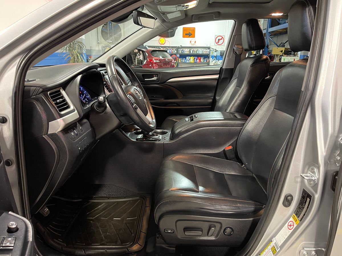 2019 Toyota Highlander XLE - V6 AWD - Celestial Silver Metallic - Multiple Service Records