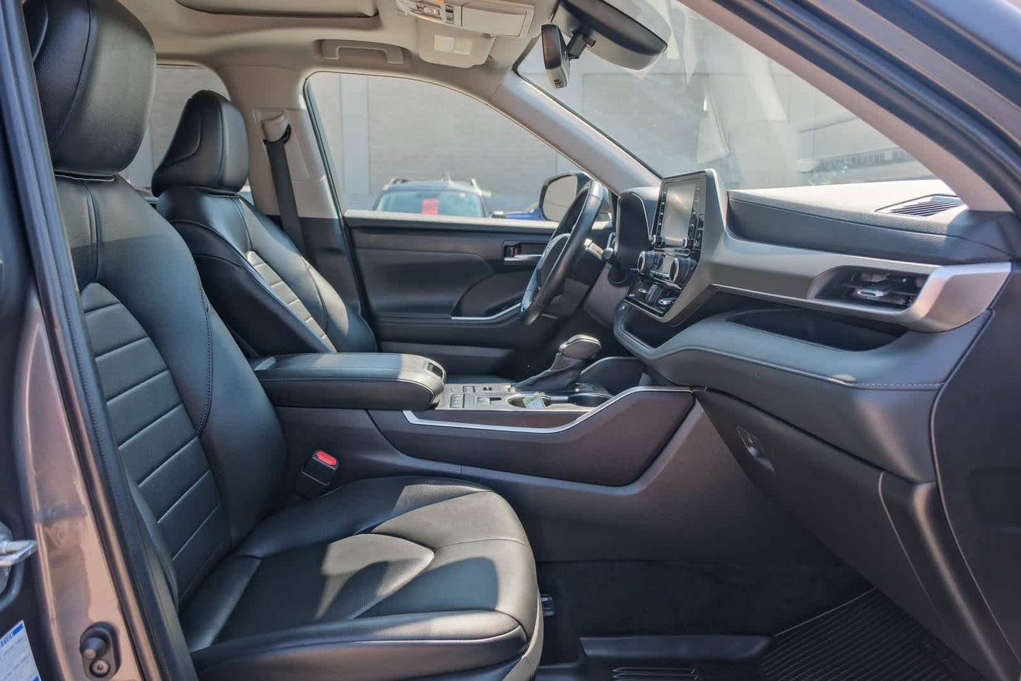 Used 2022 Toyota Highlander XLE - 17,466 Miles