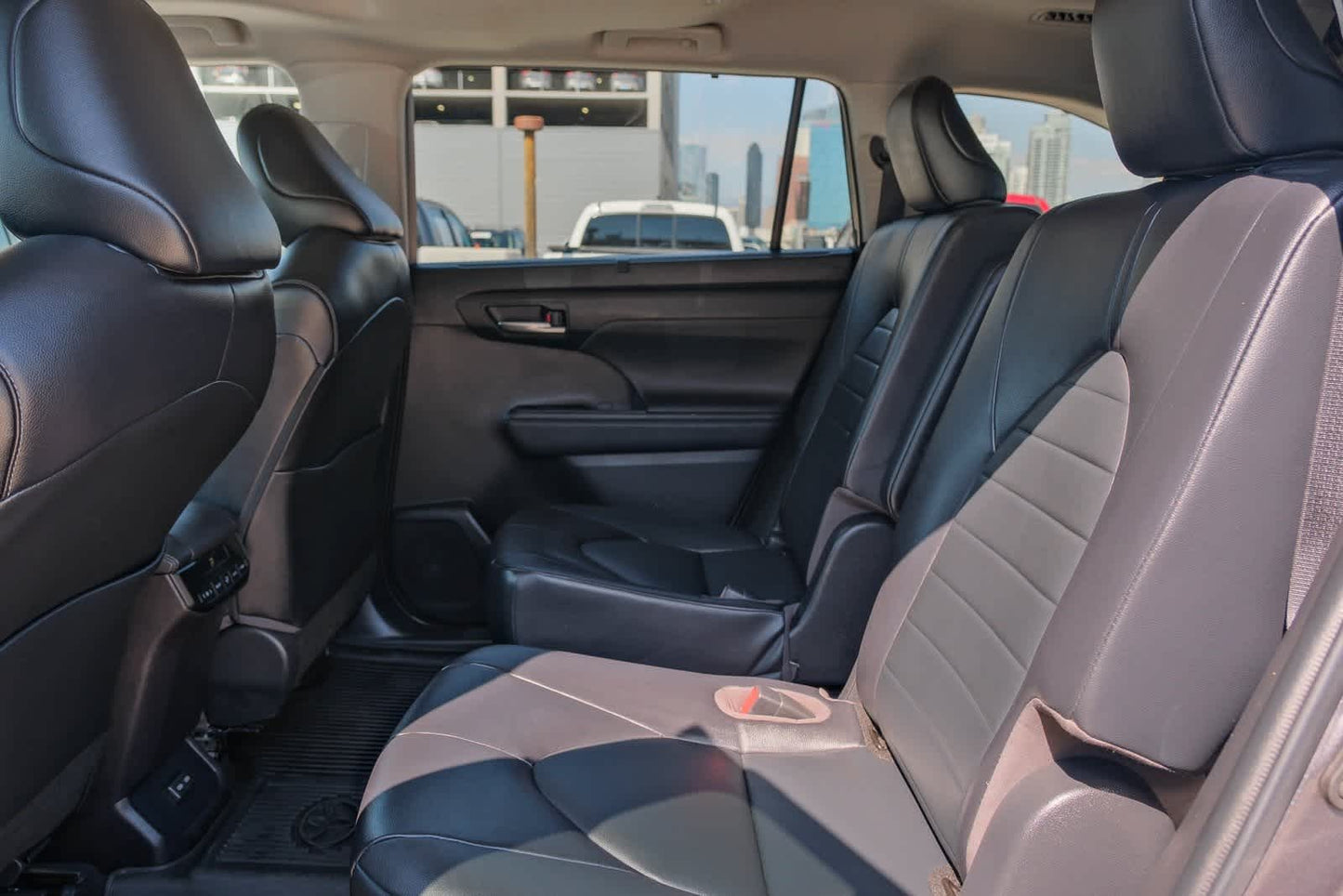 Used 2022 Toyota Highlander XLE - 17,466 Miles