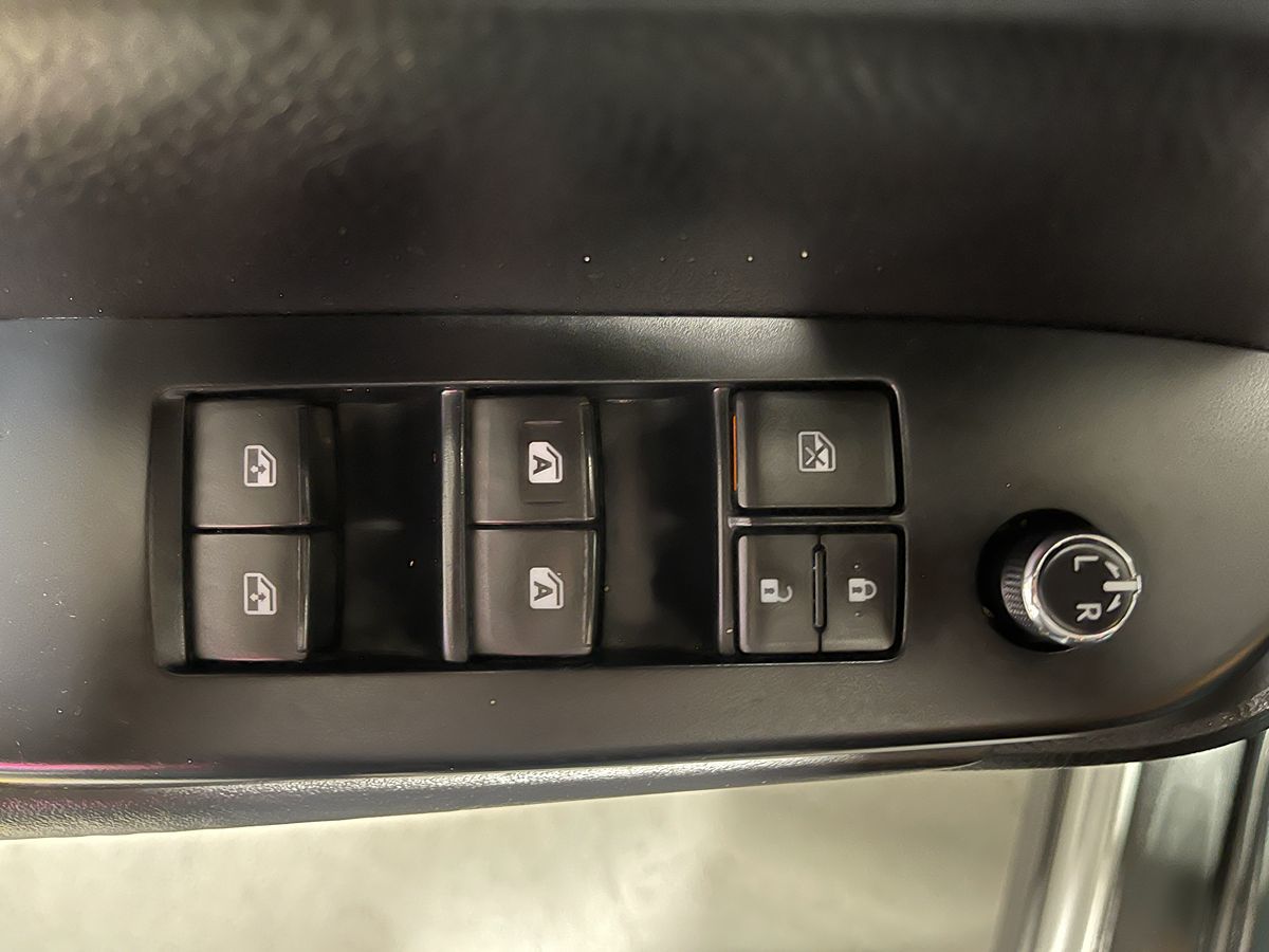 2019 Toyota Highlander XLE - V6 AWD - Celestial Silver Metallic - Multiple Service Records