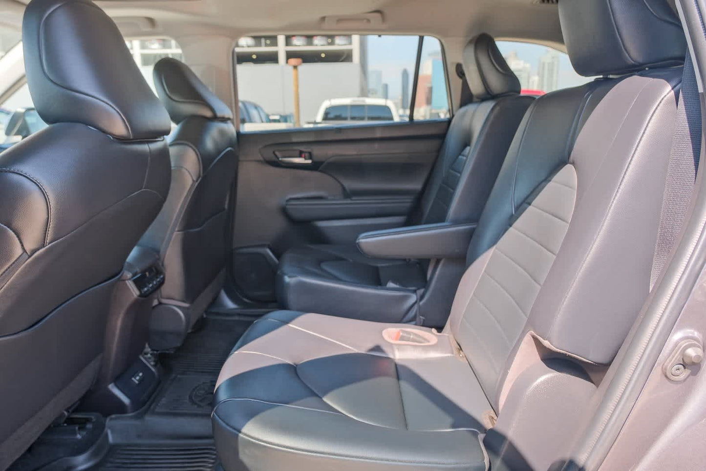 Used 2022 Toyota Highlander XLE - 17,466 Miles