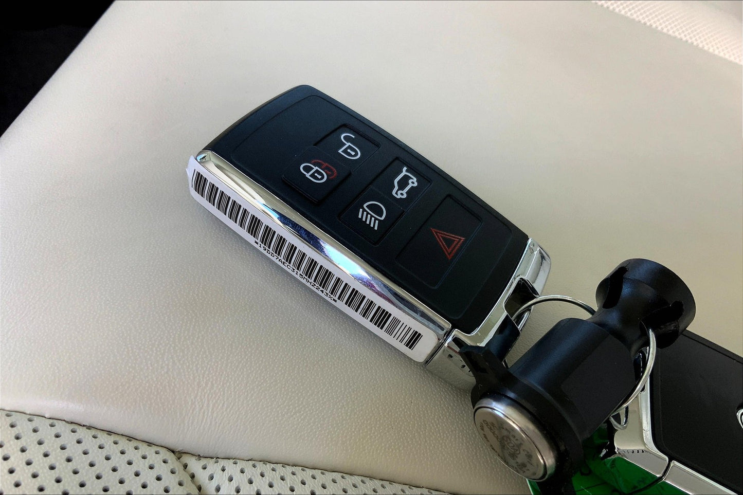 Certified Pre-Owned 2022 Range Rover SE AWD SUV - Gold - 18,001 Miles