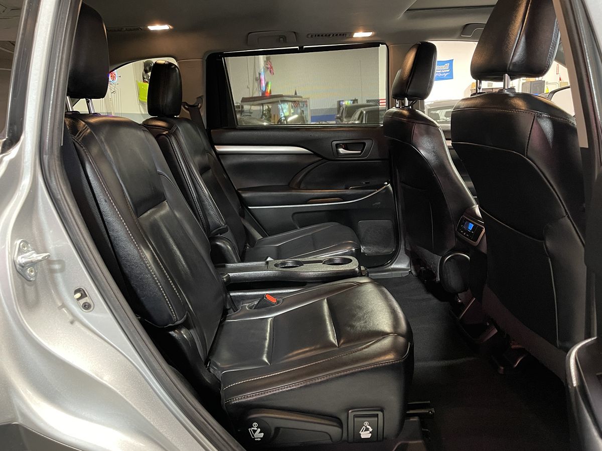 2019 Toyota Highlander XLE - V6 AWD - Celestial Silver Metallic - Multiple Service Records