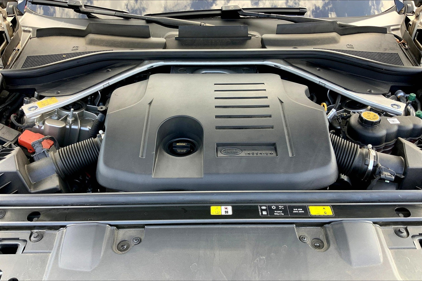 Certified Pre-Owned 2022 Range Rover SE AWD SUV - Gold - 18,001 Miles