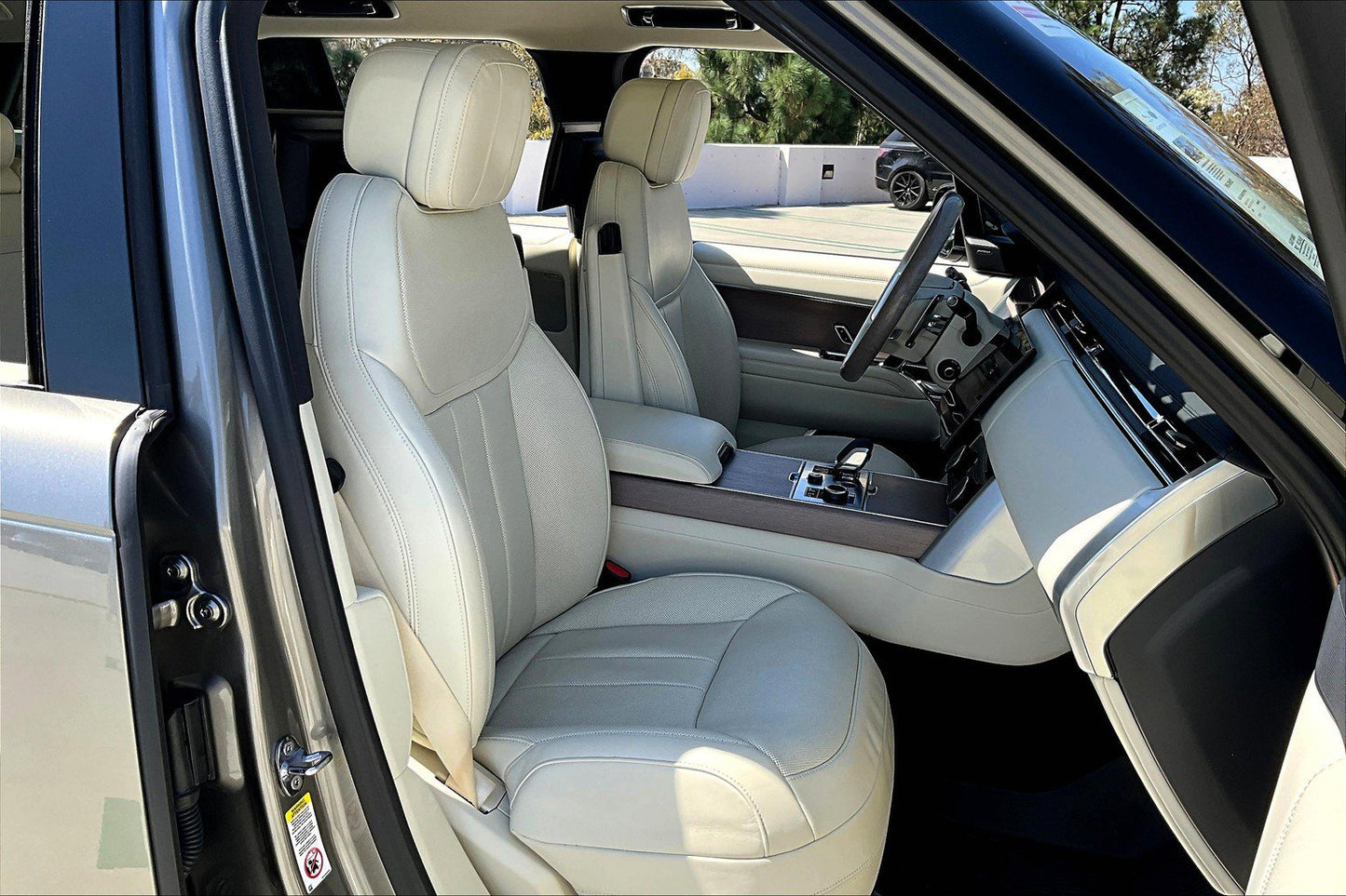 Certified Pre-Owned 2023 Range Rover SE AWD SUV - Silicon Silver - 25,493 Miles