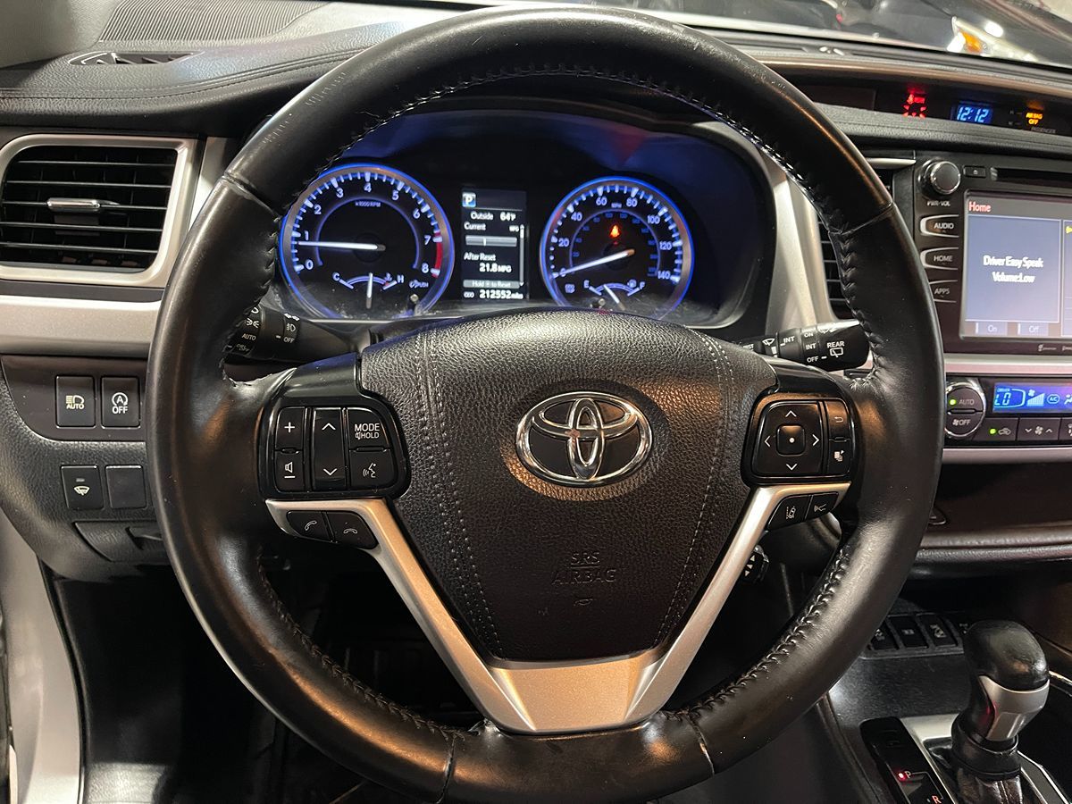 2019 Toyota Highlander XLE - V6 AWD - Celestial Silver Metallic - Multiple Service Records