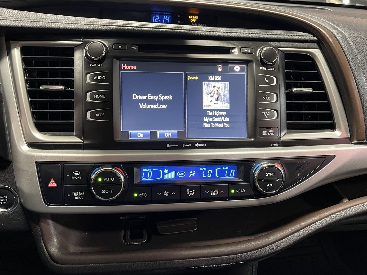 2019 Toyota Highlander XLE - V6 AWD - Celestial Silver Metallic - Multiple Service Records