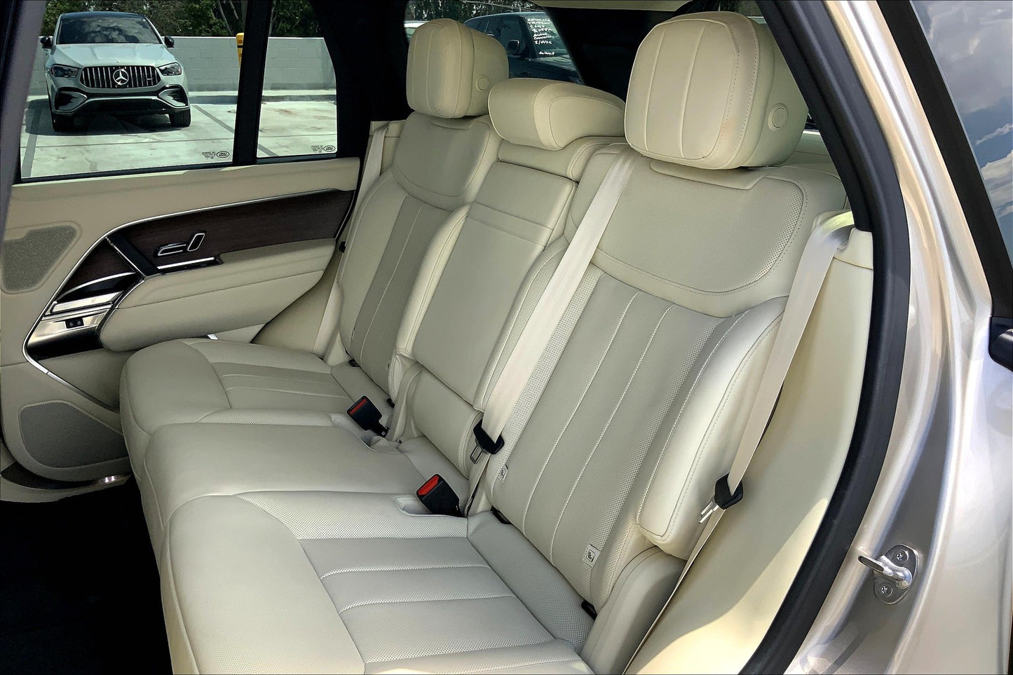 Certified Pre-Owned 2022 Range Rover SE AWD SUV - Gold - 18,001 Miles