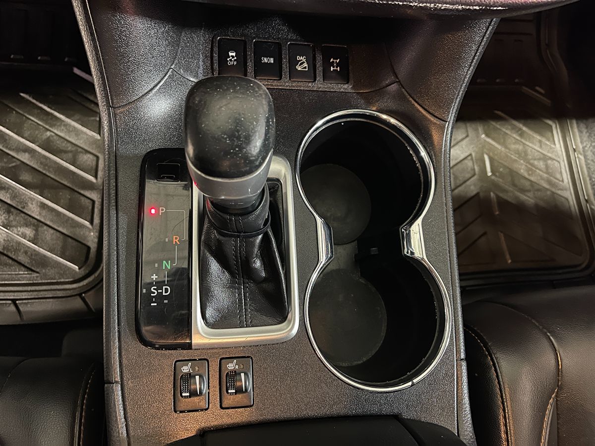 2019 Toyota Highlander XLE - V6 AWD - Celestial Silver Metallic - Multiple Service Records
