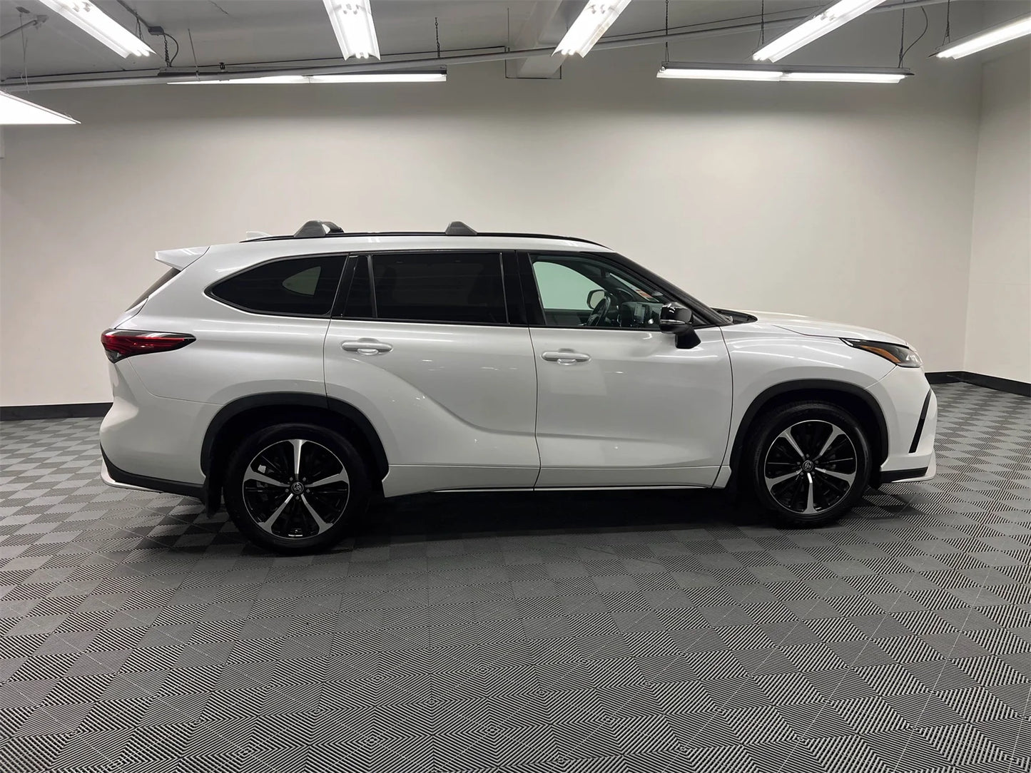 2022 Toyota Highlander XSE - 22,303 Miles - Wind Chill Pearl - Toyota Certified