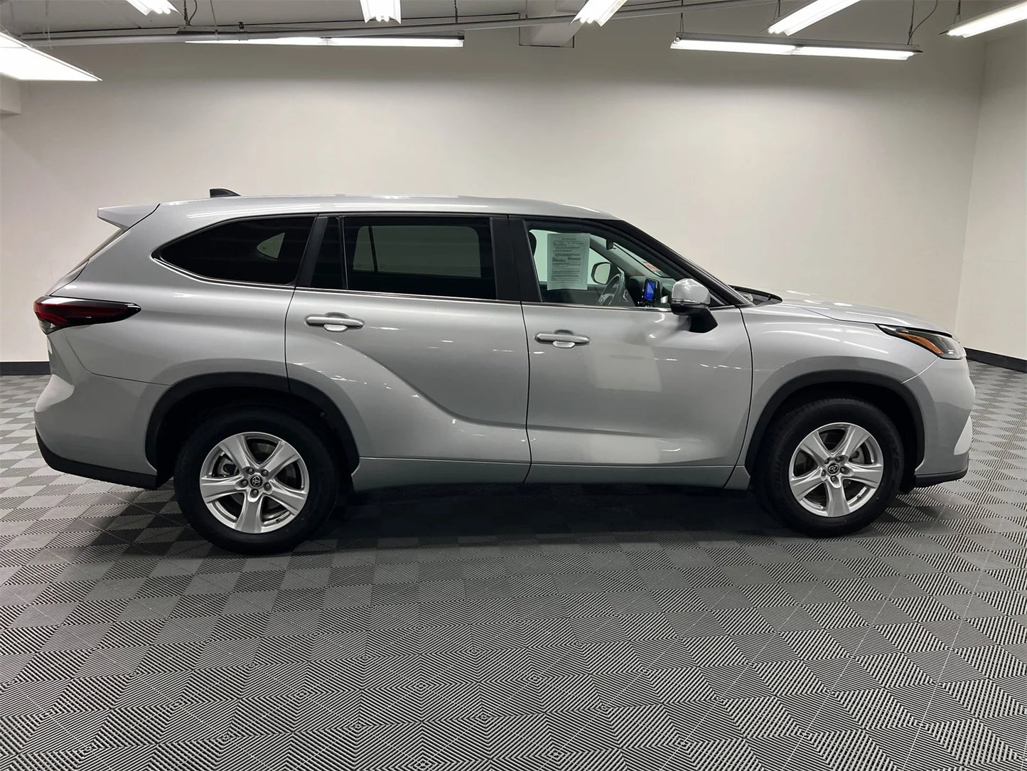 2024 Toyota Highlander LE - 27,303 Miles - Certified Pre-Owned with Brand New Tires