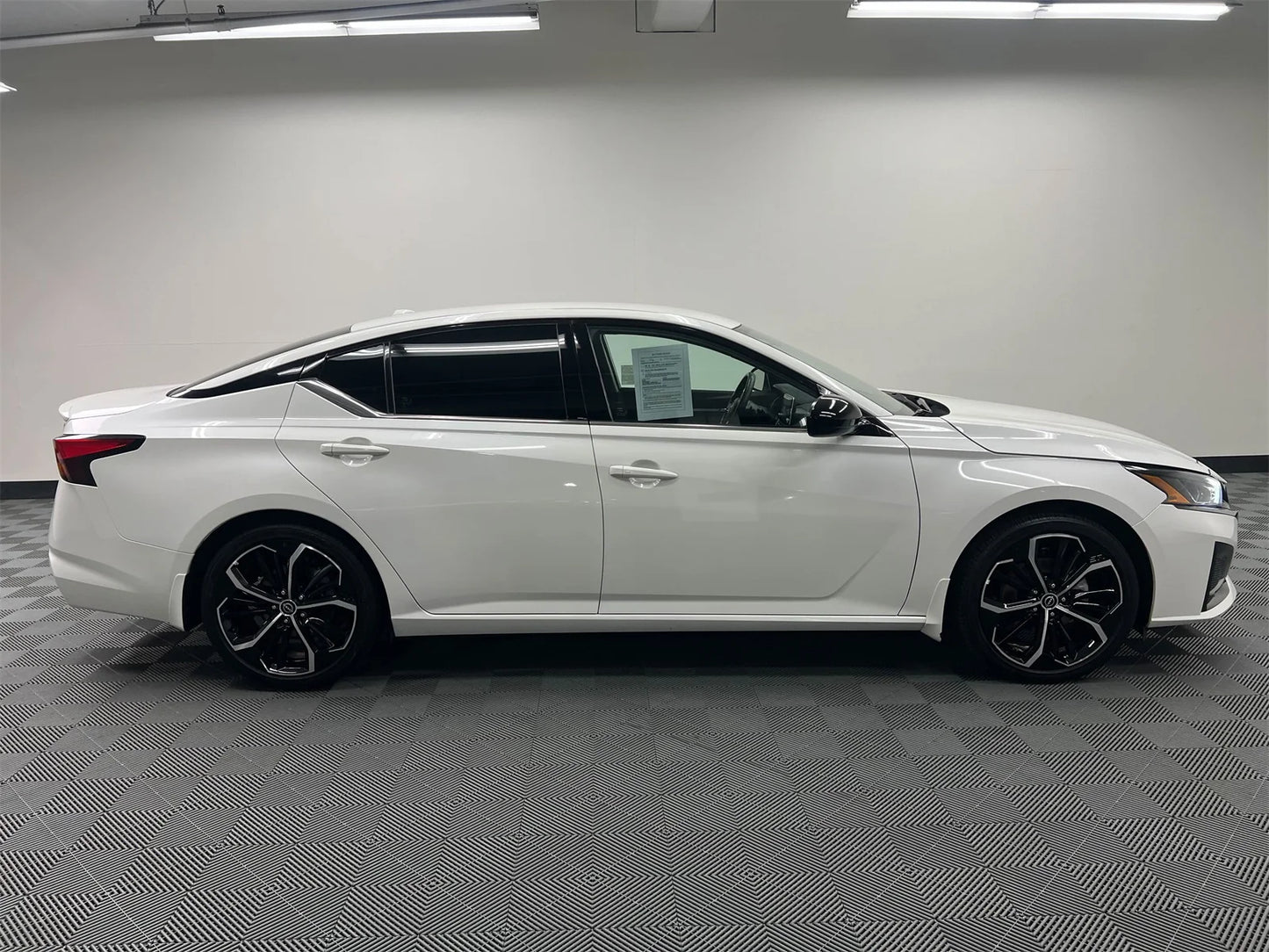 Used 2023 Nissan Altima 2.5 SR - 28,696 Miles - Pearl White Tricoat