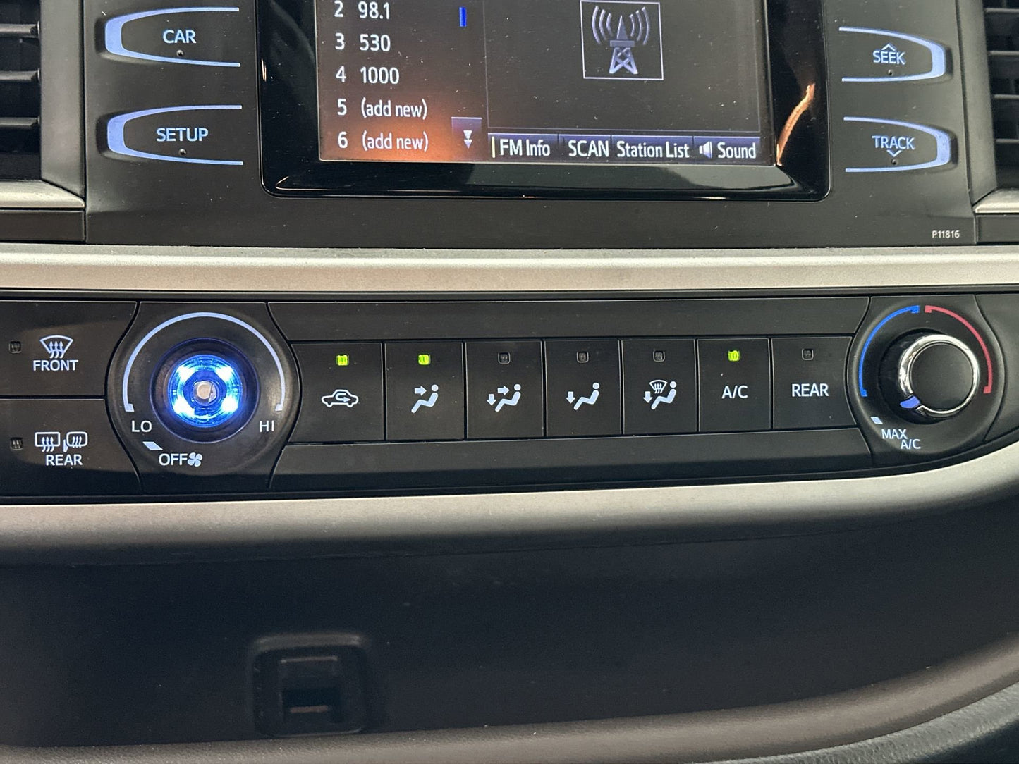 Used 2019 Toyota Highlander LE AWD SUV - Celestial Silver Metallic - 86,717 Miles