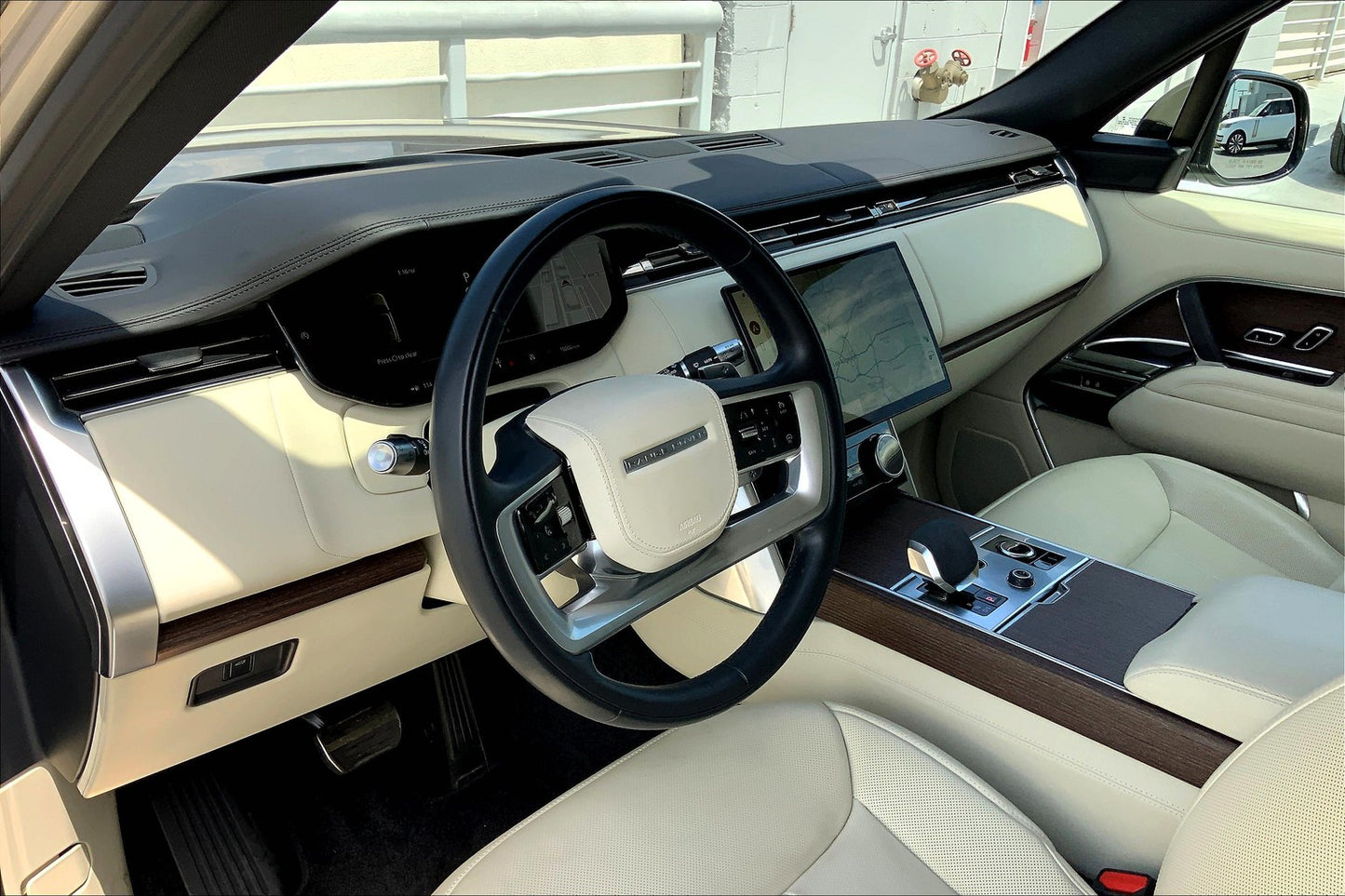 Certified Pre-Owned 2022 Range Rover SE AWD SUV - Gold - 18,001 Miles