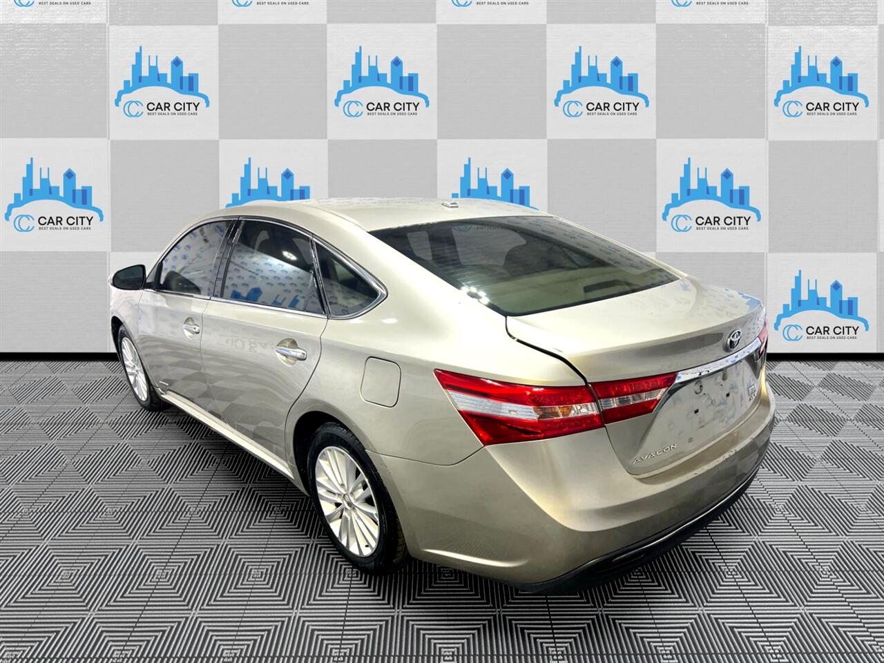 Used 2014 Toyota Avalon Hybrid XLE Premium Sedan - Gold Metallic