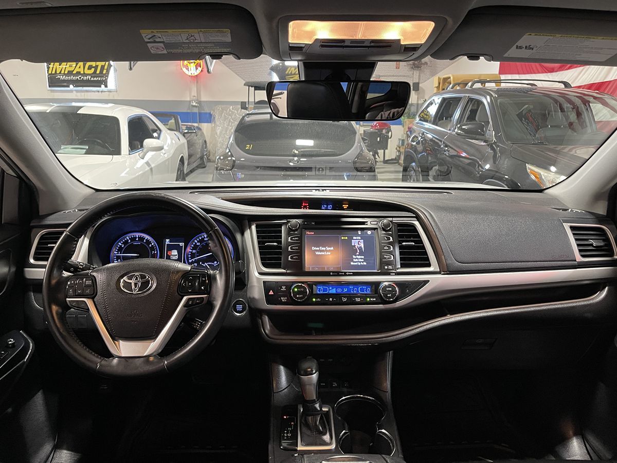 2019 Toyota Highlander XLE - V6 AWD - Celestial Silver Metallic - Multiple Service Records