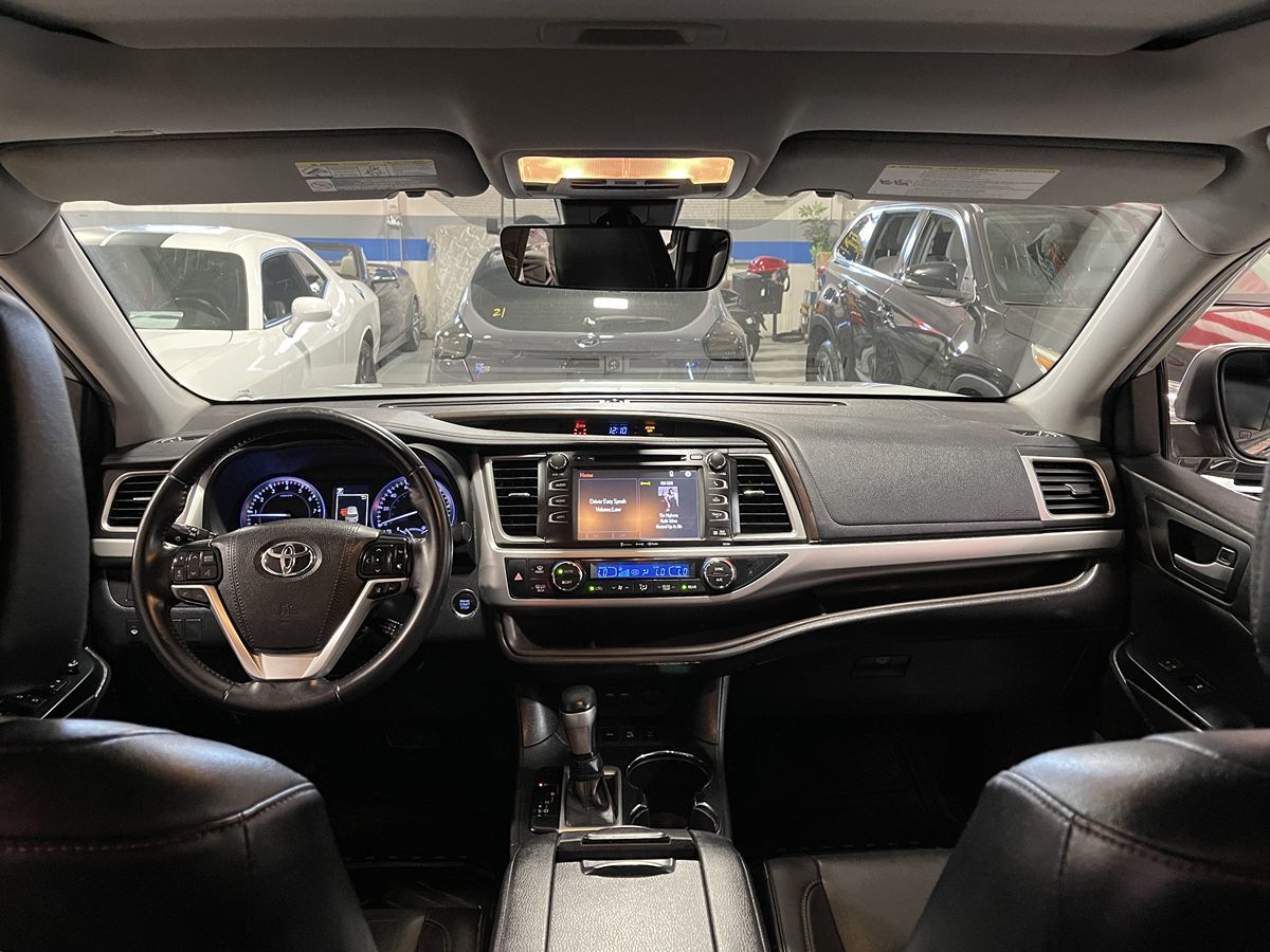 2019 Toyota Highlander XLE - V6 AWD - Celestial Silver Metallic - Multiple Service Records