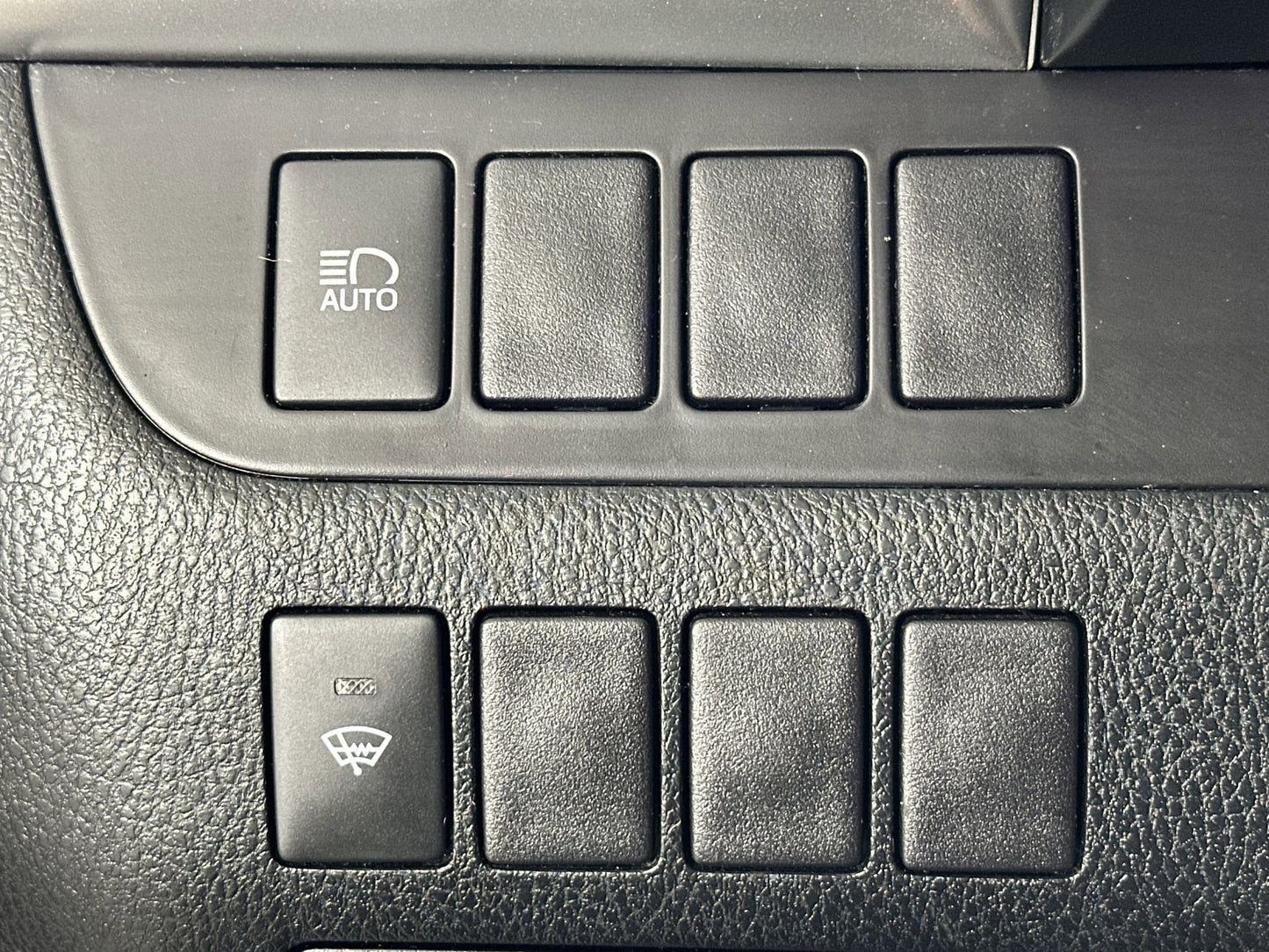Used 2019 Toyota Highlander LE AWD SUV - Celestial Silver Metallic - 86,717 Miles