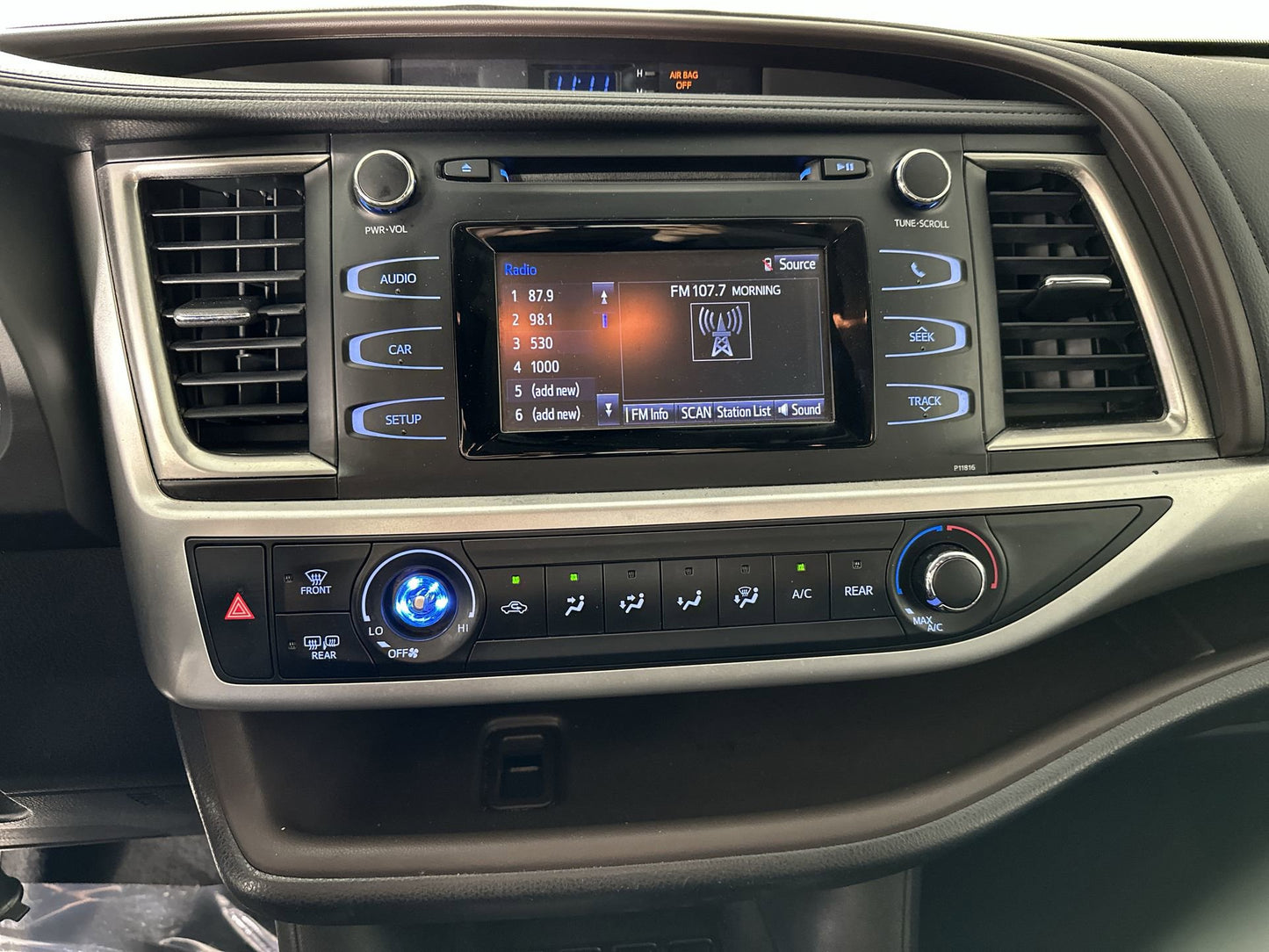 Used 2019 Toyota Highlander LE AWD SUV - Celestial Silver Metallic - 86,717 Miles