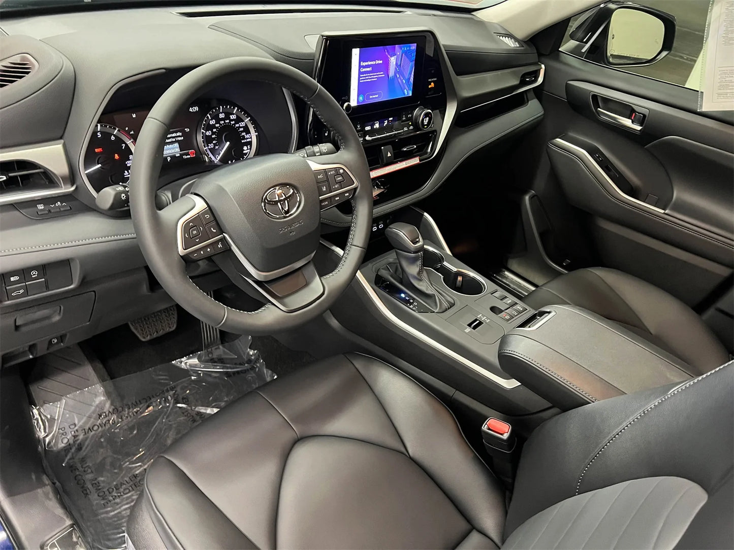 2025 Toyota Highlander XLE - 15 Miles - Blueprint - Toyota Certified