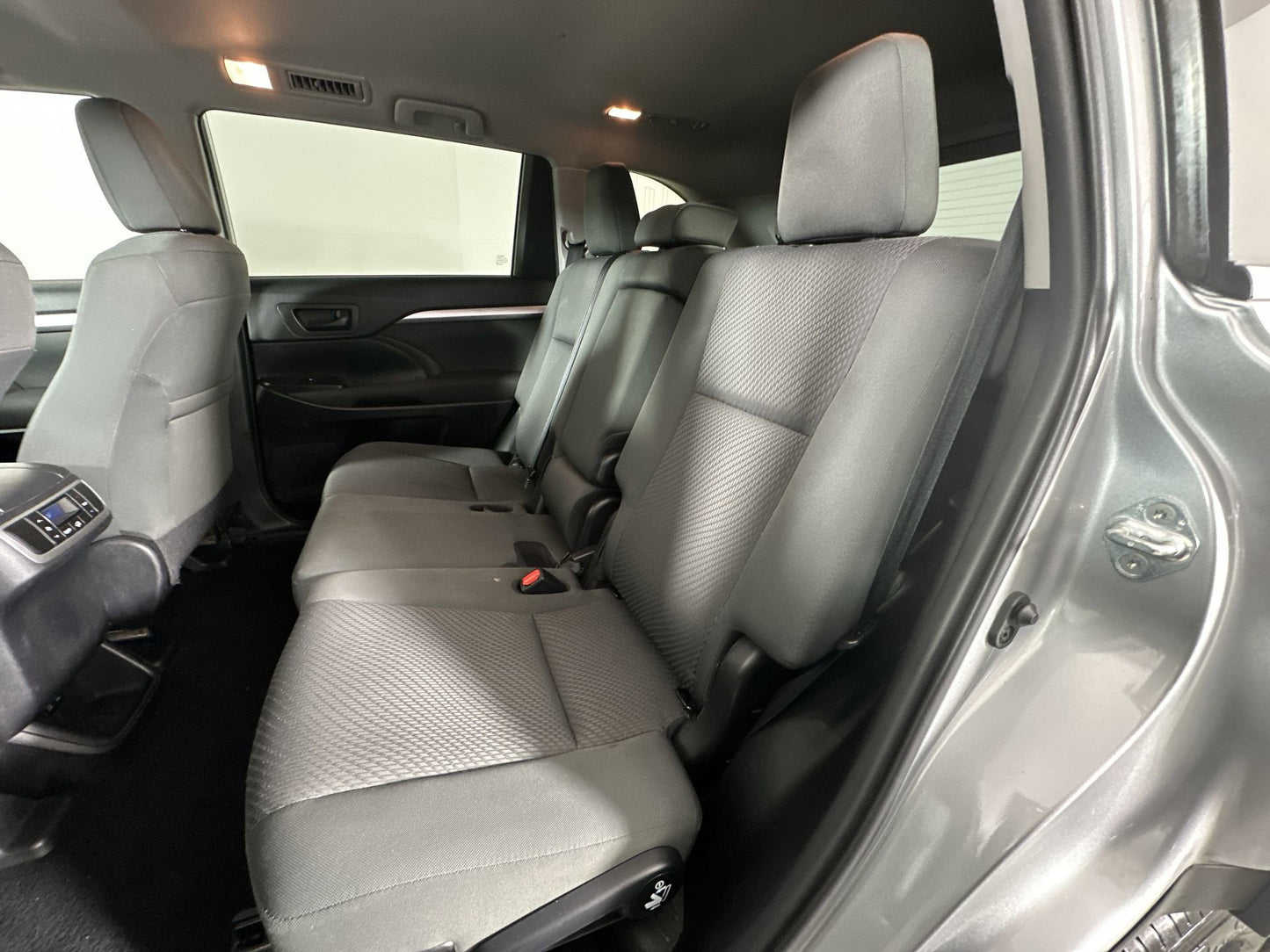 Used 2019 Toyota Highlander LE AWD SUV - Celestial Silver Metallic - 86,717 Miles