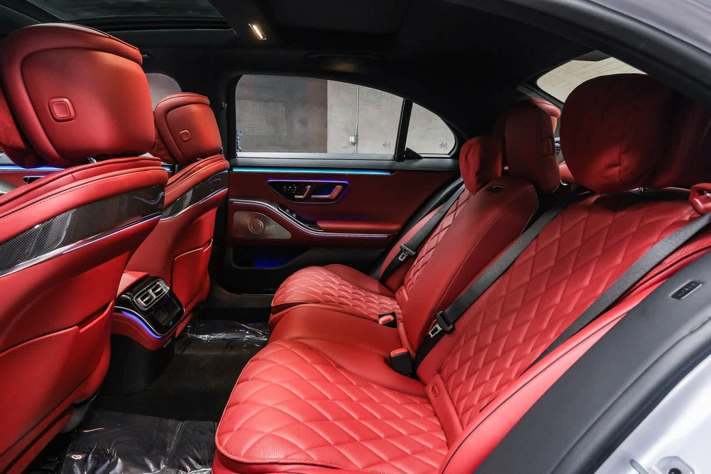 23,300 Miles - Certified Pre-Owned 2023 Mercedes-Benz S 580 Sedan AWD 4MATIC® - Cirrus Silver/Carmine Red