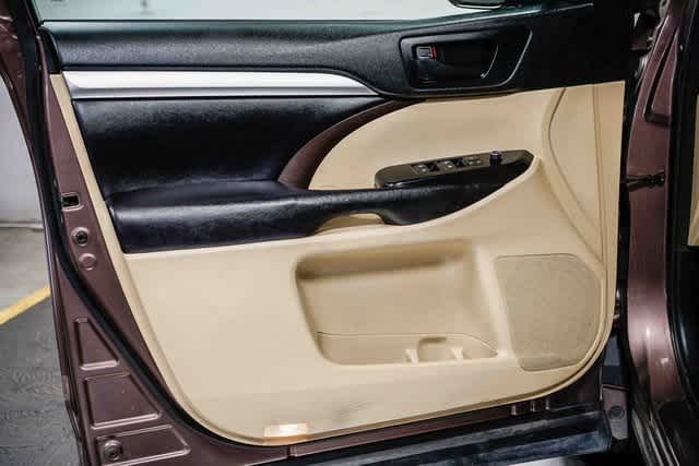 2017 Toyota Highlander LE Plus - Toasted Walnut Pearl
