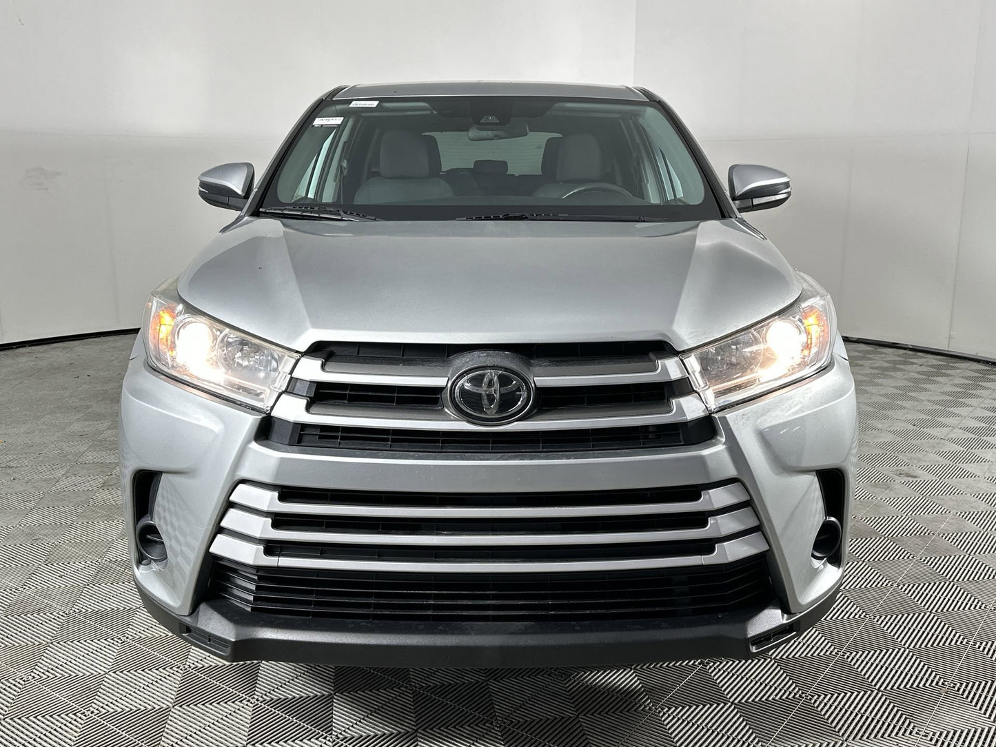 Used 2019 Toyota Highlander LE AWD SUV - Celestial Silver Metallic - 86,717 Miles