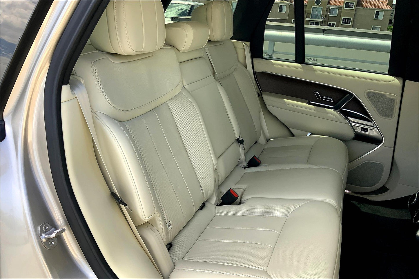 Certified Pre-Owned 2022 Range Rover SE AWD SUV - Gold - 18,001 Miles