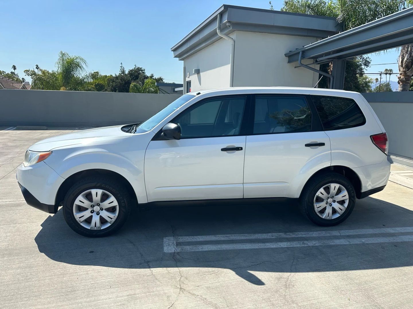 Used 2009 Subaru Forester X Sport Utility - White - 167,717 Miles