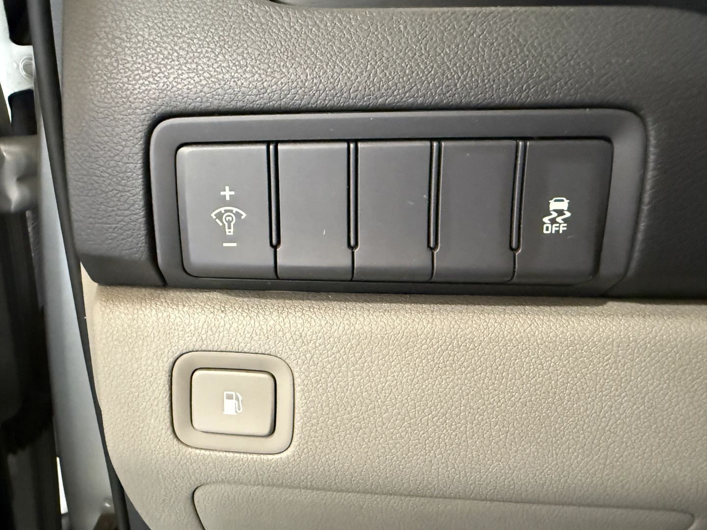 Used 2017 Kia Sedona LX Minivan - Silver - 93,234 Miles